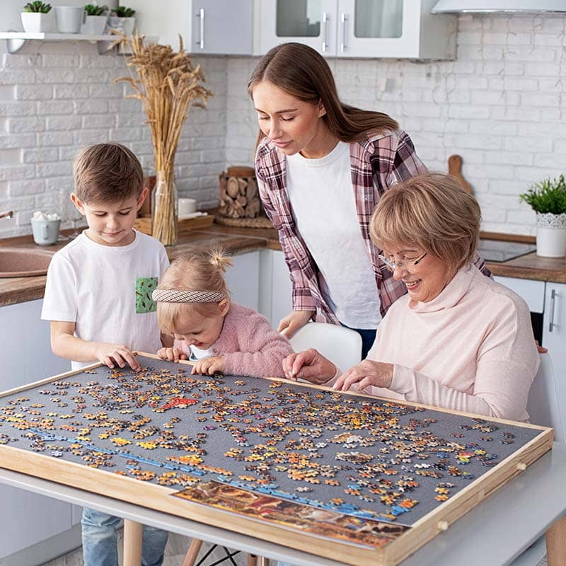 Jigsaw puzzle board lifestyle images / USA